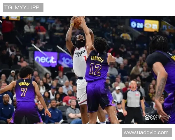 骑士与热火激战正酣NBA精彩对决引发球迷热议